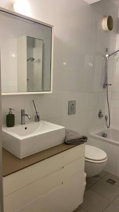 Laura Compound- Authentic 1 Bedroom Charming & Specious Tel Aviv Exterior foto